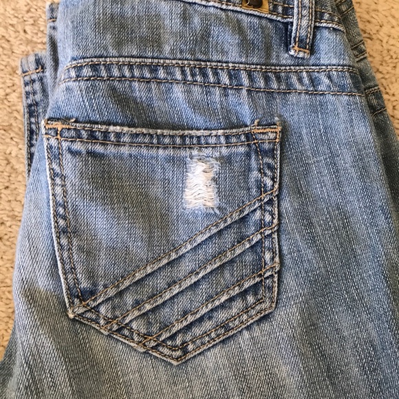 Distressed boyfriend jeans - Picture 3 of 3